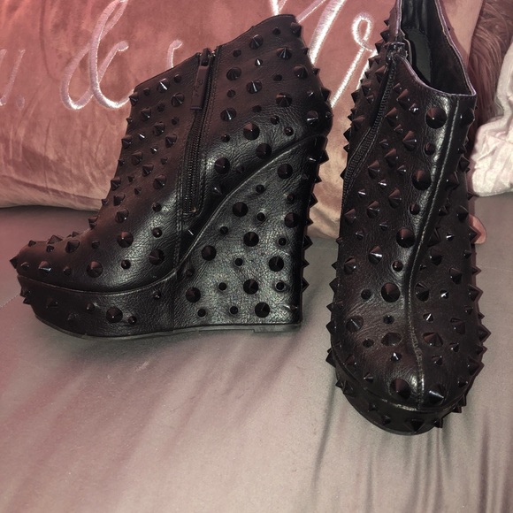 Posh Shoes - POSH BLACK SPIKED BOOTIES SIZE 9